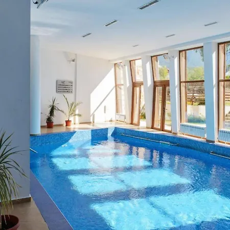Mountain View Lux